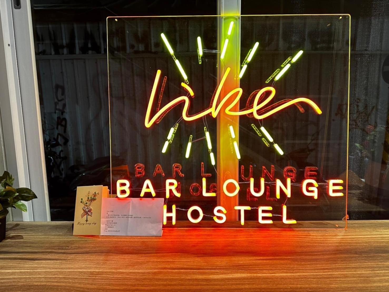 Like Hostel & Bar Lounge Kaohsiung Esterno foto