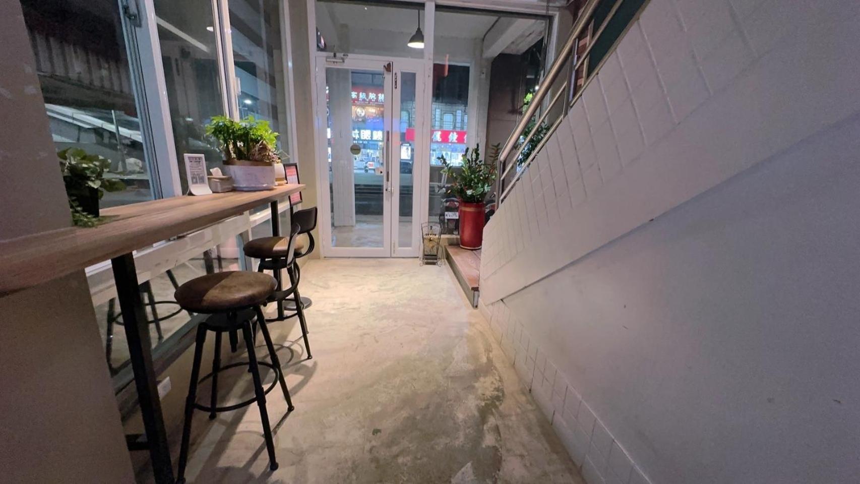 Like Hostel & Bar Lounge Kaohsiung Esterno foto